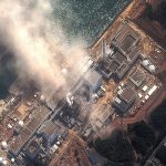 Fukušima po 10 rokoch: IEA požaduje urýchlenie reštartu japonských reaktorov Fukušima zo satelitu 14. marca 2011, tri dni po nehode. DigitalGlobe/Getty Images