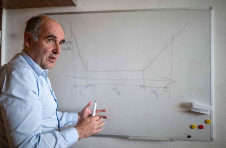 Kernphysiker: KKW Mochovce ist robust, sogar überdimensioniert, nicht löchrig wie ein Emmentaler, wie es die Österreicher behaupten Vladimír Slugeň. Foto: Denník N – Tomáš Benedikovič