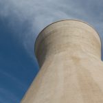 Európska investičná banka považuje investície do jadra za rizikové Chladiaca veža