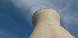 Globálna výroba jadrovej energie možno dosiahne v roku 2025 rekord Chladiaca veža