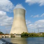 Bielorusko začalo so spúšťaním svojej prvej jadrovej elektrárne Elektrárenská veža, chladiaca veža