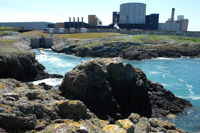 Outfall_from_Wylfa_Power_Station_-_geograph.org.uk_-_668216 Jadrová elektráreň Wylfa