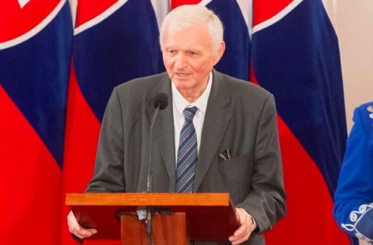 Spomienka na Ing. Štefana Rohára Ing. Štefan Rohár pri udeľovaní štátnej ceny Jozefa Miloslava Hurbana.