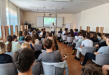 Prednáška o jadrovej energetike zaujala študentov aj pedagógov gymnázia
