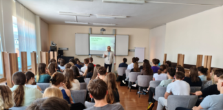 Prednáška o jadrovej energetike zaujala študentov aj pedagógov gymnázia